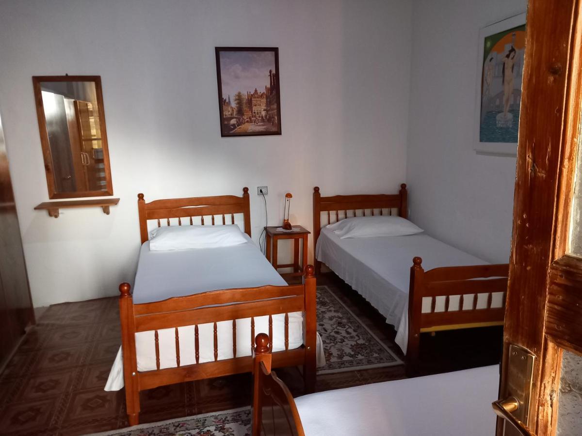 Guesthouse & Hostel Lorenc Berat Ngoại thất bức ảnh