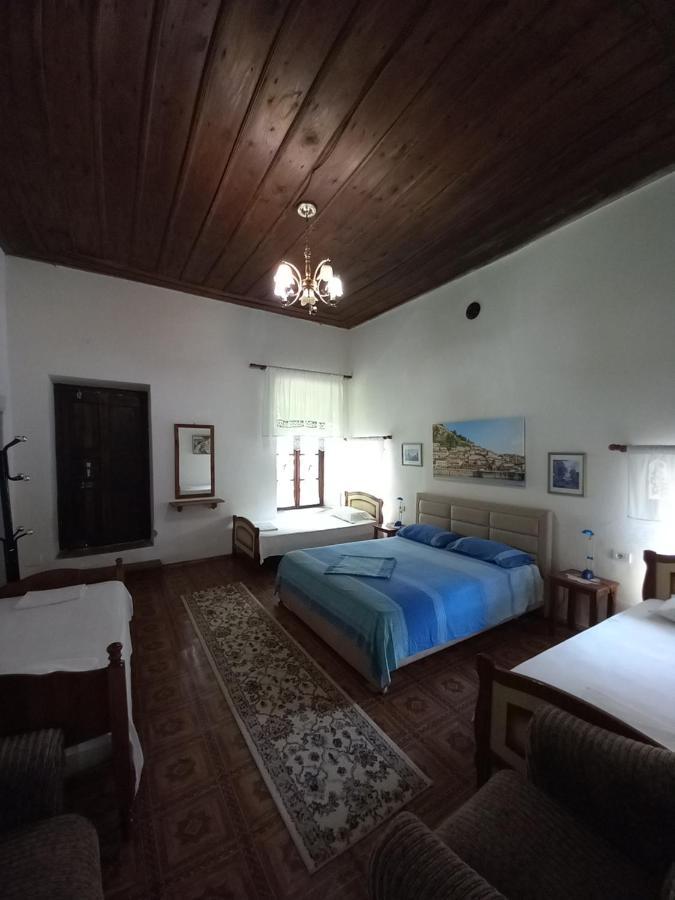 Guesthouse & Hostel Lorenc Berat Ngoại thất bức ảnh