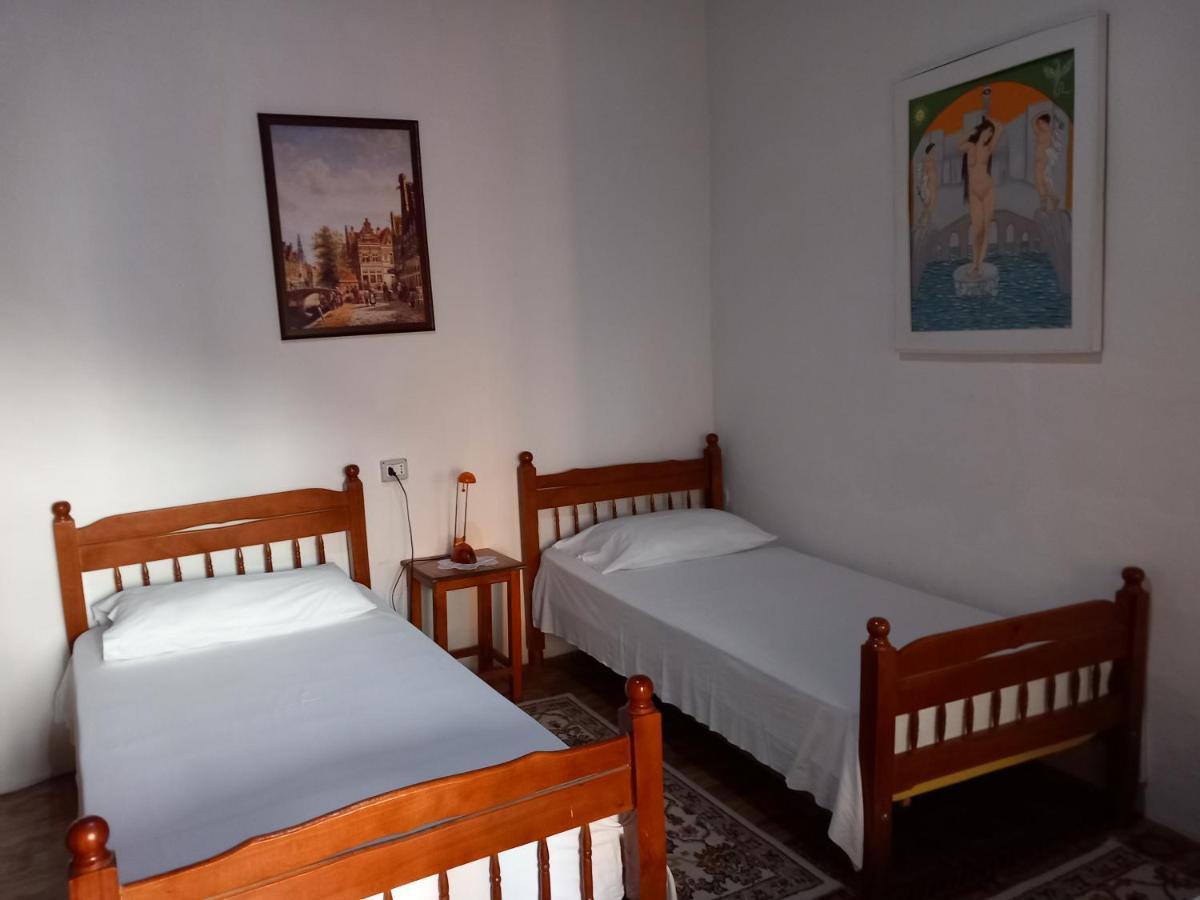 Guesthouse & Hostel Lorenc Berat Ngoại thất bức ảnh